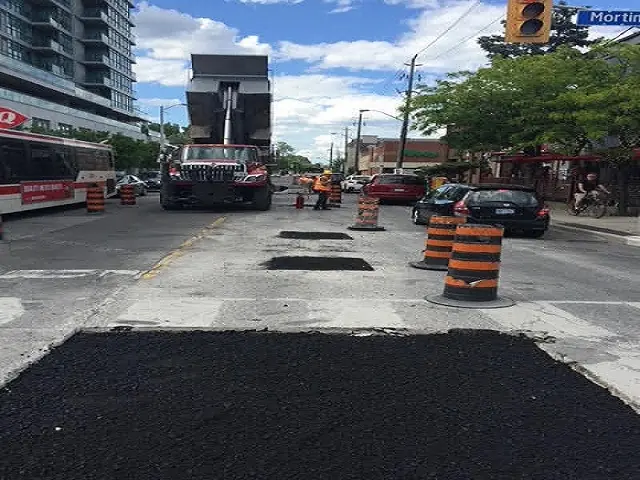 Asphalt paving